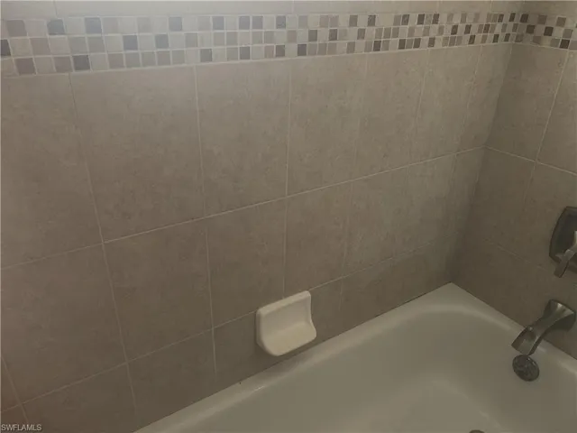 Guest Combo Tub & Shower