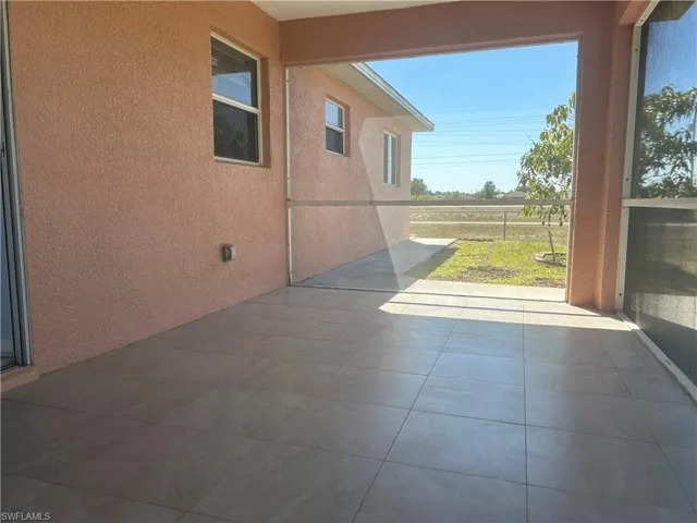 Fully tiled and Screened Lanai