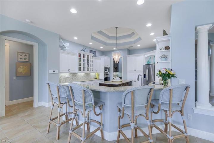 Spacious Breakfast Bar