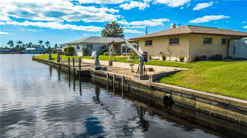 4554  Vinewood  CIR, North Fort Myers, FL 33903