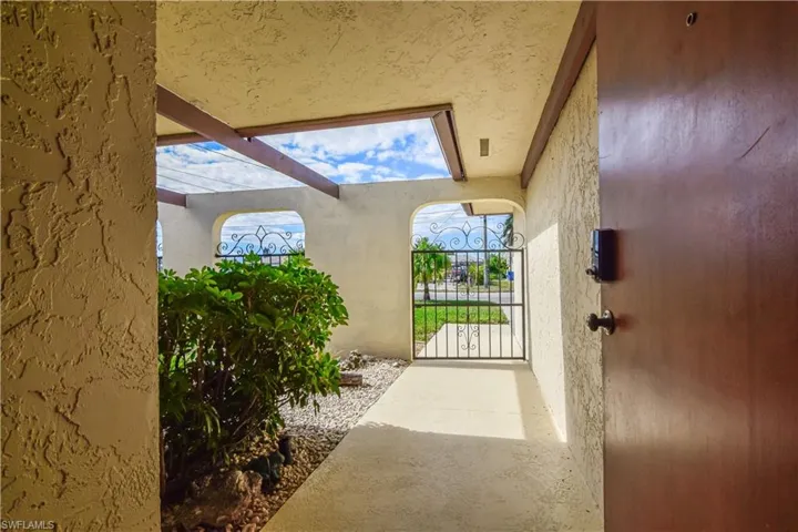4554  Vinewood  CIR, North Fort Myers, FL 33903