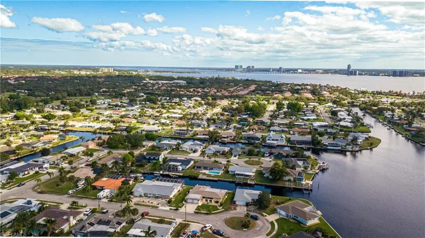 4554  Vinewood  CIR, North Fort Myers, FL 33903