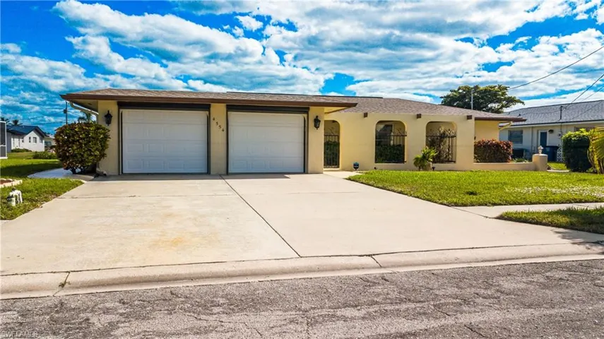 4554  Vinewood  CIR, North Fort Myers, FL 33903