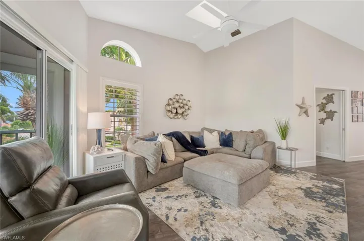8395  Excalibur  CIR, Naples, FL 34108