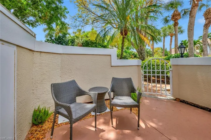 8395  Excalibur  CIR, Naples, FL 34108