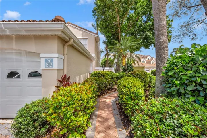 8395  Excalibur  CIR, Naples, FL 34108