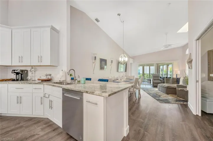 8395  Excalibur  CIR, Naples, FL 34108