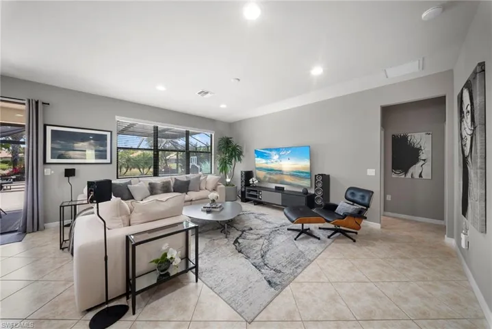 7052 Live Oak Dr, Naples, Florida 34114
