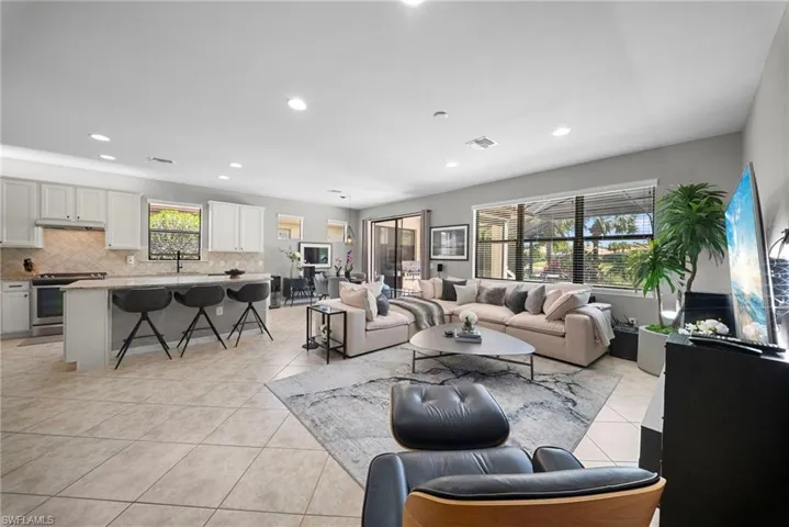 7052 Live Oak Dr, Naples, Florida 34114