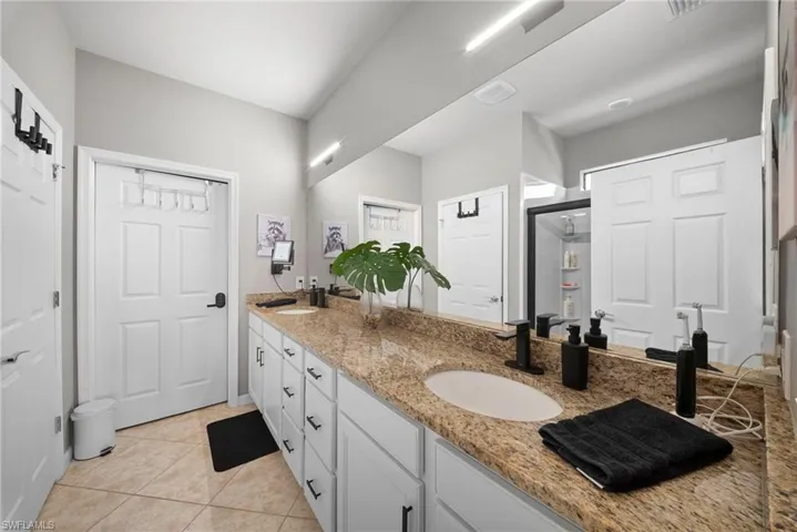 7052 Live Oak Dr, Naples, Florida 34114