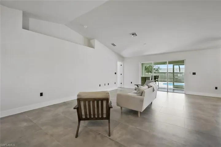 2200 Ne 9th Ave, Cape Coral, Florida 33909