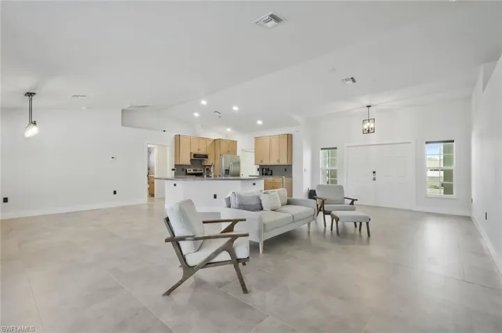 2200 Ne 9th Ave, Cape Coral, Florida 33909