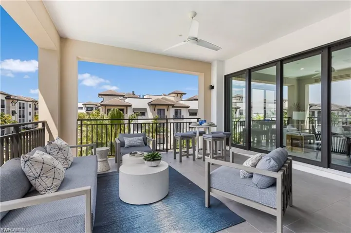 Balcony featuring an outdoor hangout area and ceiling fan