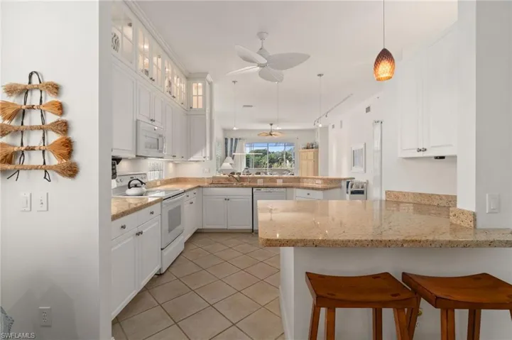 White cabinets that are always in style