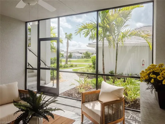 Screened in front lanai