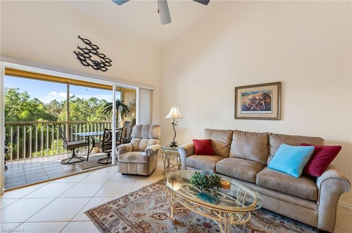 9175  Celeste  DR, Naples, FL 34113