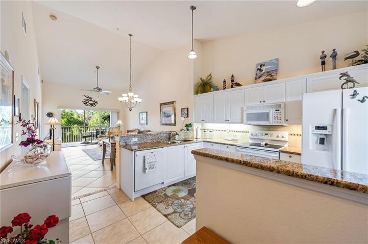 9175  Celeste  DR, Naples, FL 34113