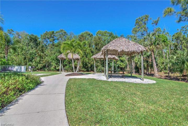 9175  Celeste  DR, Naples, FL 34113