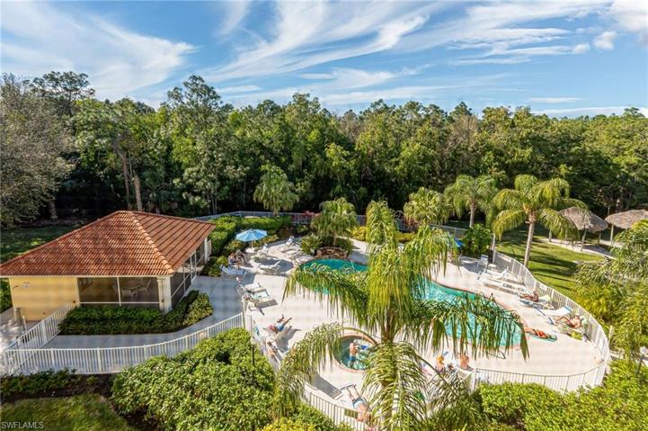 9175  Celeste  DR, Naples, FL 34113