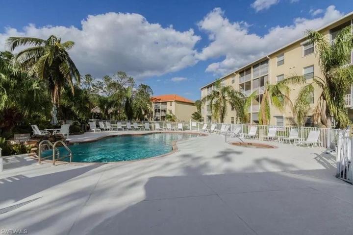 9175  Celeste  DR, Naples, FL 34113