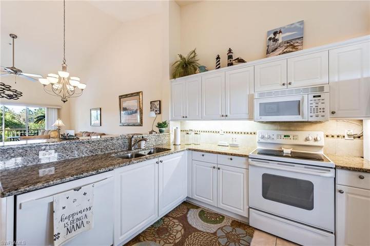9175  Celeste  DR, Naples, FL 34113