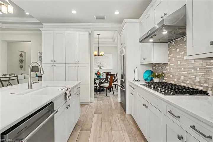 9062 Montserrat Dr, Naples, Florida 34114