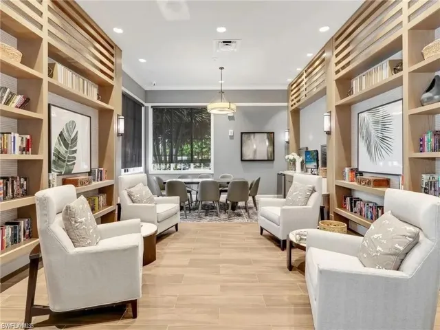 9062 Montserrat Dr, Naples, Florida 34114