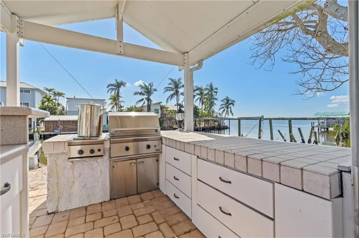 Outdoor kitchen