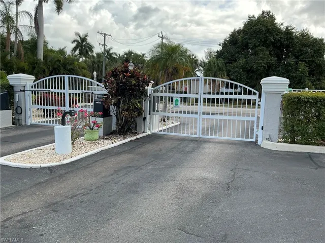 2885 Palm Beach Blvd 408, Fort Myers, Florida 33916
