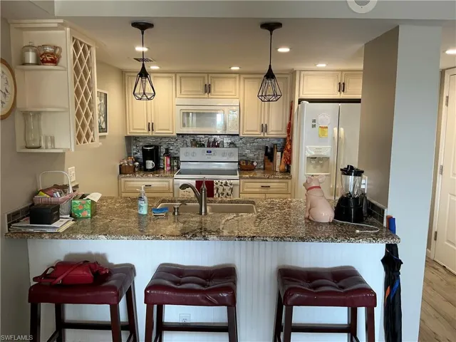 2885 Palm Beach Blvd 408, Fort Myers, Florida 33916