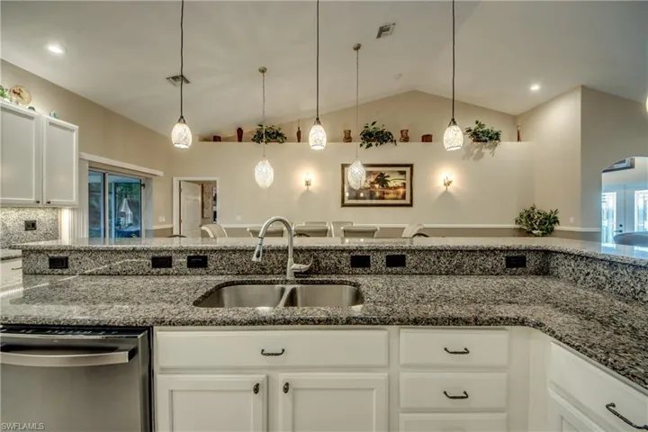 2804 Ne 3rd Ave, Cape Coral, Florida 33909