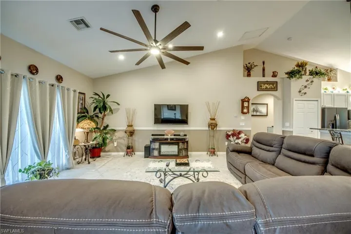 2804 Ne 3rd Ave, Cape Coral, Florida 33909
