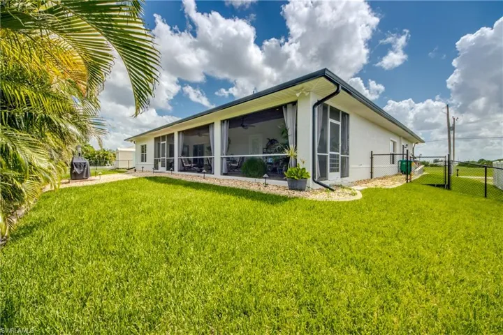 2804 Ne 3rd Ave, Cape Coral, Florida 33909