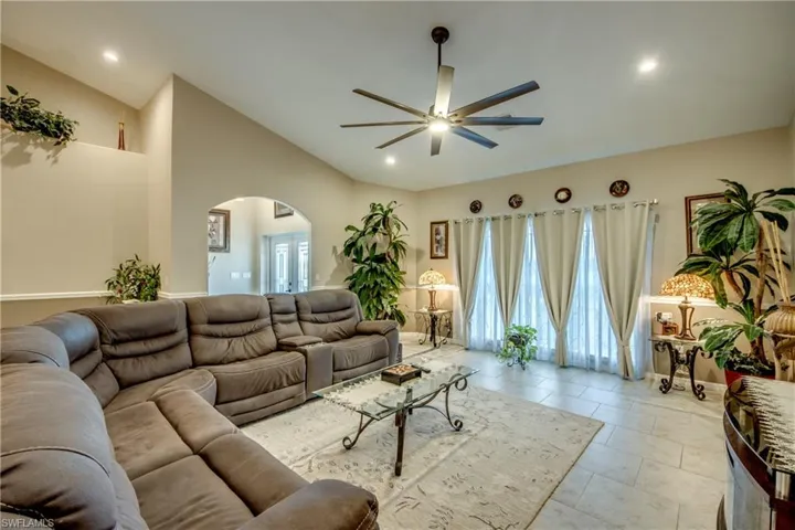 2804 Ne 3rd Ave, Cape Coral, Florida 33909