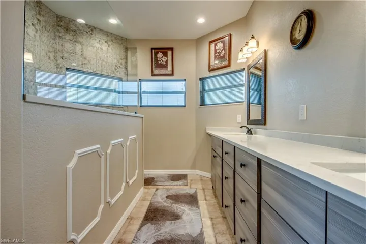 2804 Ne 3rd Ave, Cape Coral, Florida 33909
