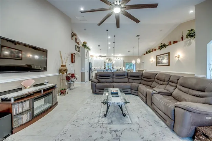 2804 Ne 3rd Ave, Cape Coral, Florida 33909