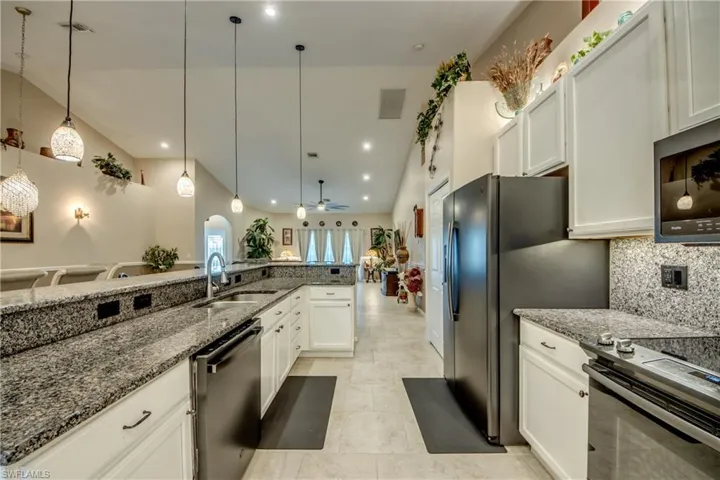 2804 Ne 3rd Ave, Cape Coral, Florida 33909