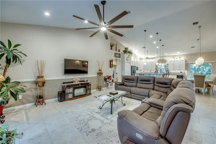 2804 Ne 3rd Ave, Cape Coral, Florida 33909