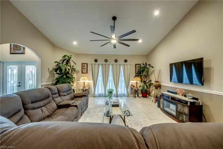 2804 Ne 3rd Ave, Cape Coral, Florida 33909