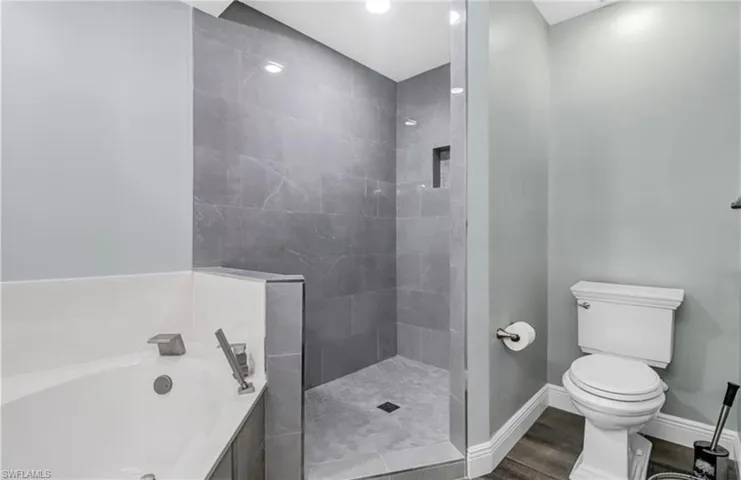 410 Bayfront Pl 2307, Naples, Florida 34102