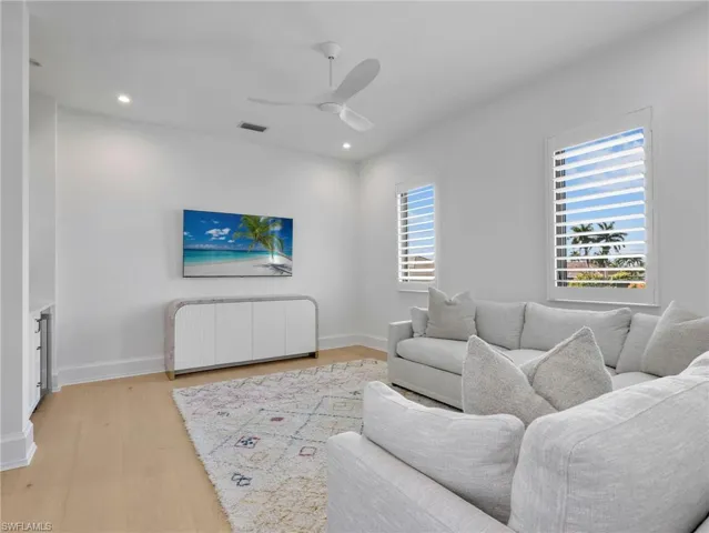 1749 Wavecrest Ct, Marco Island, Florida 34145