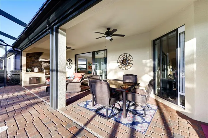 Spacious Lanai and Built-In Outdoor Grill and Automatic Rolldown Storm Screen