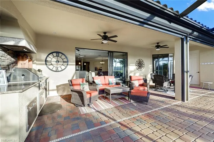 Spacious Lanai and Built-In Outdoor Grill and Automatic Rolldown Storm Screen