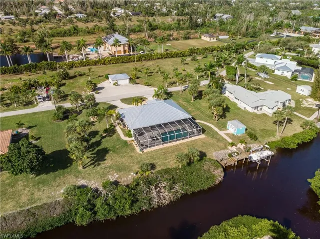 Right on the water!!!!With so much privacy.