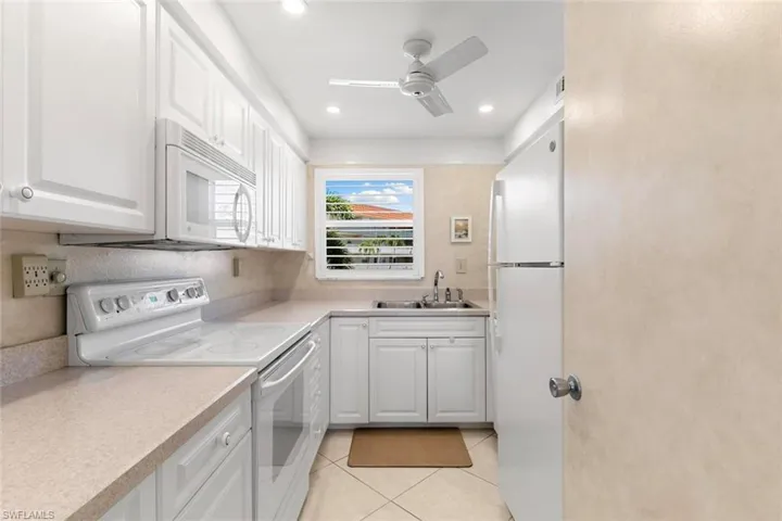 Complete Kitchen, Can be Closed Off