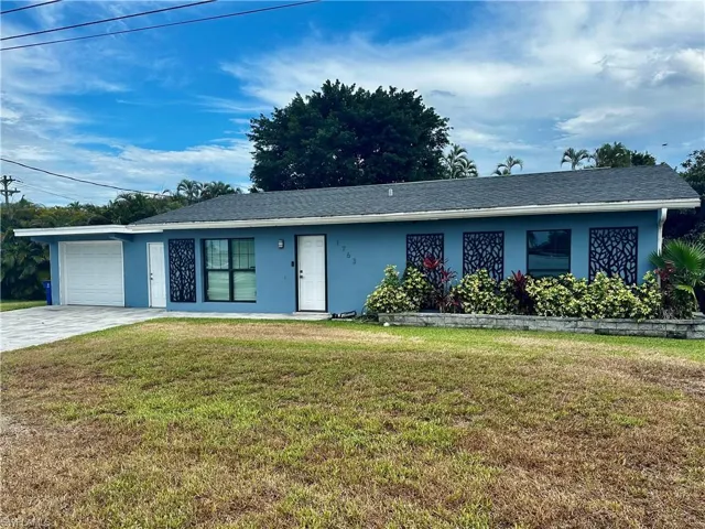 1763  Inlet  DR, North Fort Myers, FL 33903