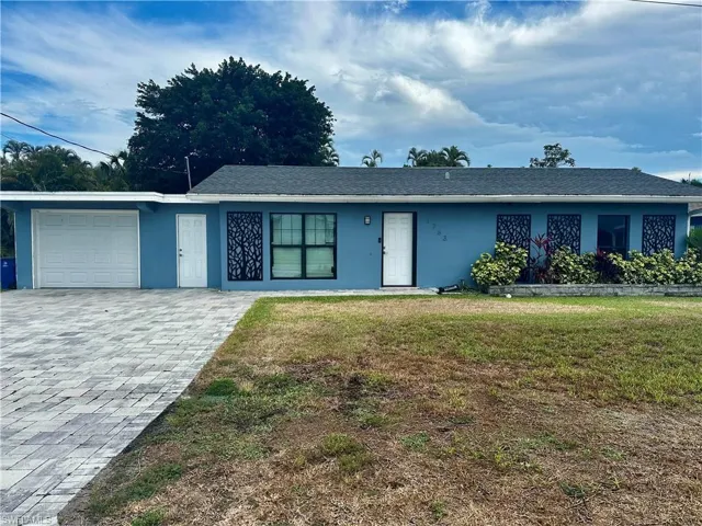 1763  Inlet  DR, North Fort Myers, FL 33903