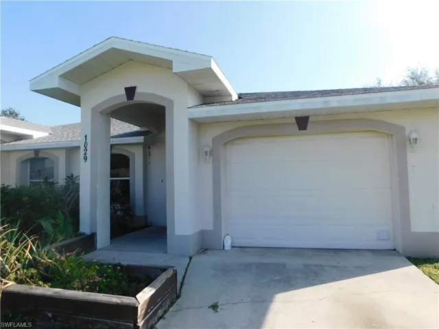 Central SE Cape Coral location 3/2/1 Duplex