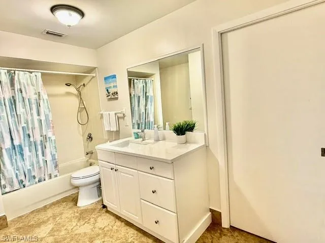 Full bath with shower / bath combo and vanity