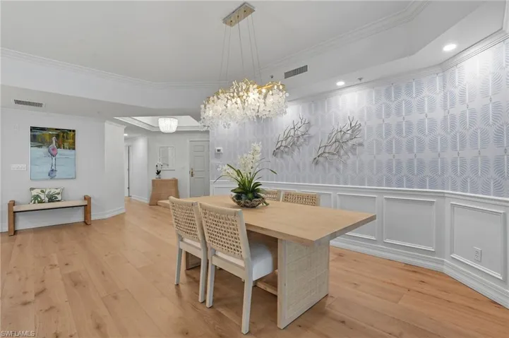 Spectacular Dining room for Entertaining.
